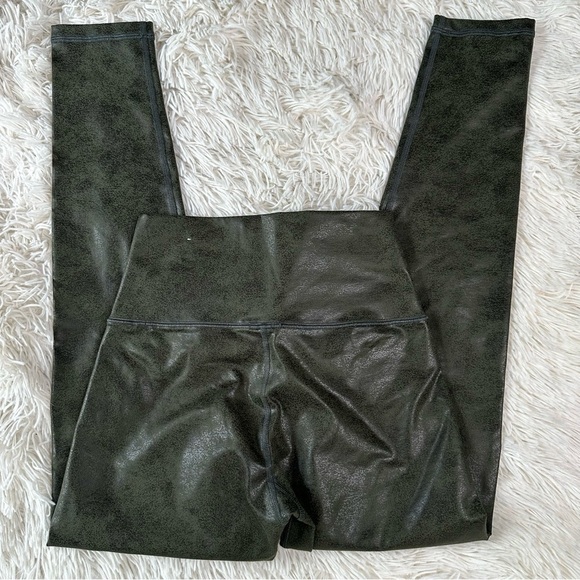 Offline by Aerie Crackle Leggings Size Small Short - Picture 5 of 11